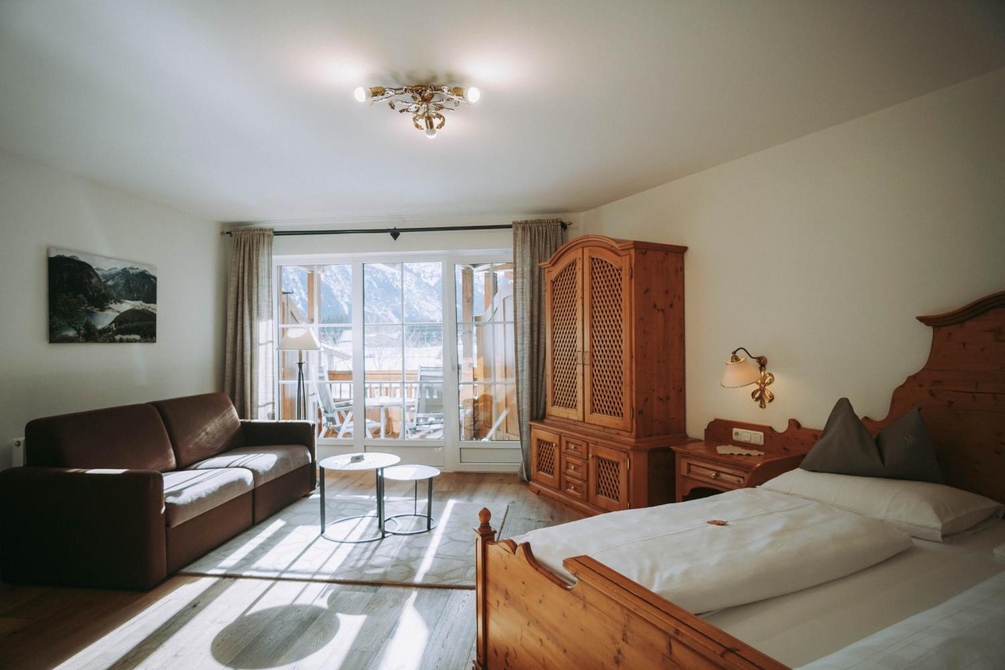 MONS suites wine passion Tannheim Extérieur photo